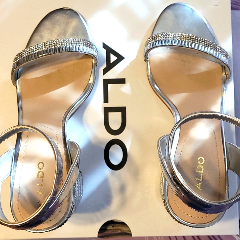 Aldo Rhinestone covered heels sz 6.5